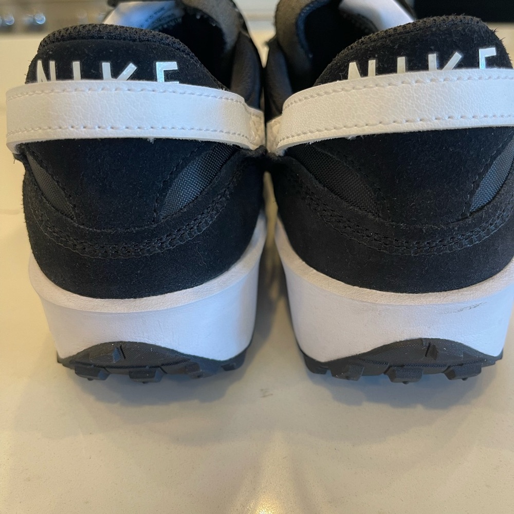 NIKE ATHLETIC SHOES 8.5 - Picture 3 of 6